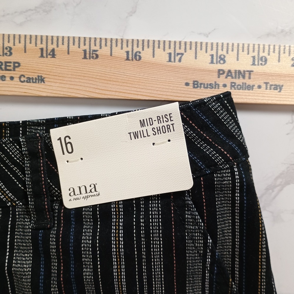 a.n.a. ANA A New Approach Shorts Womens 16 Black White Stripe Mid Rise Twill NWT - Picture 3 of 9